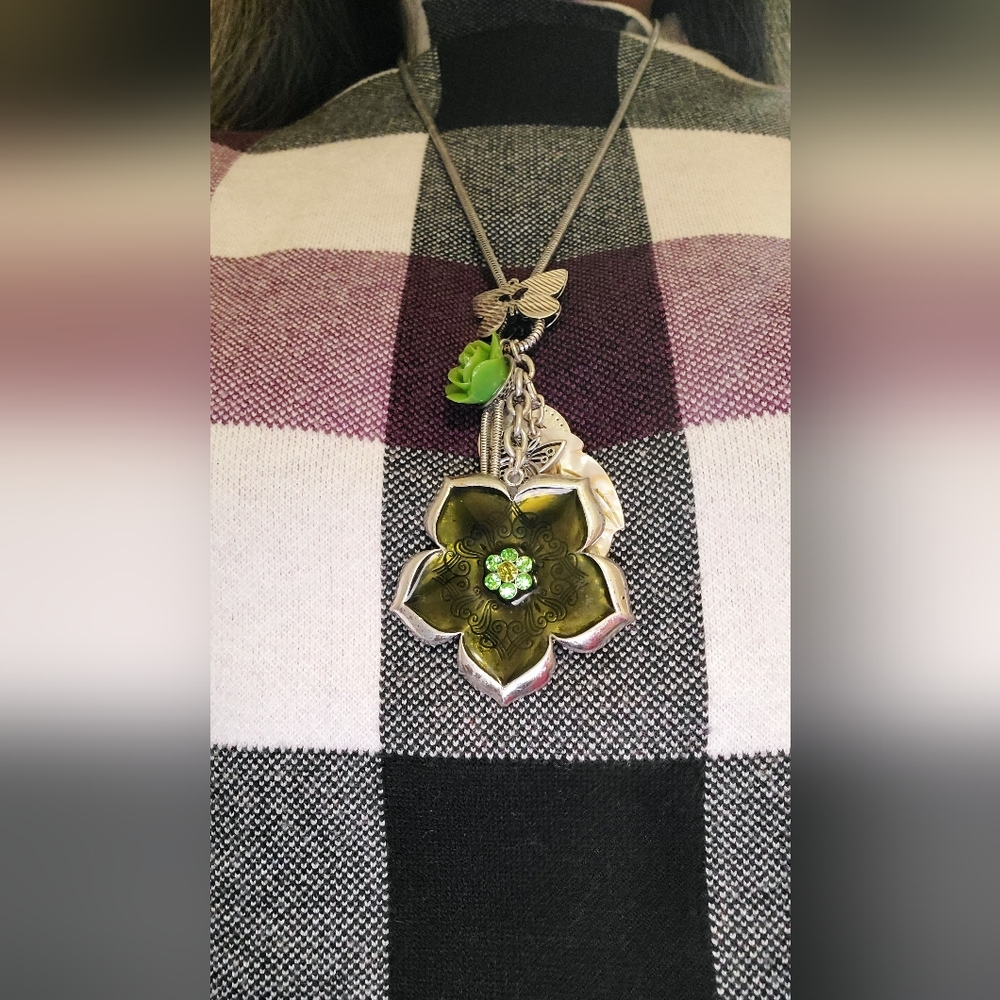 Clover style long necklace